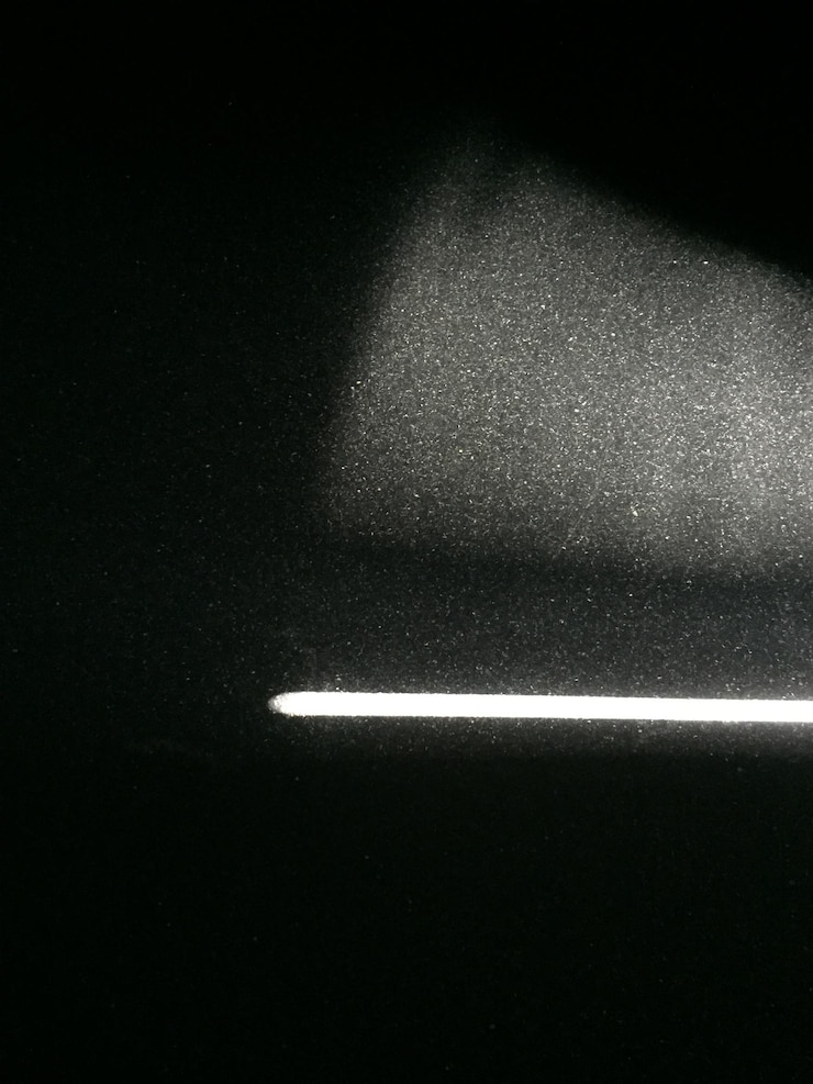 Photo close-up of glass over black background