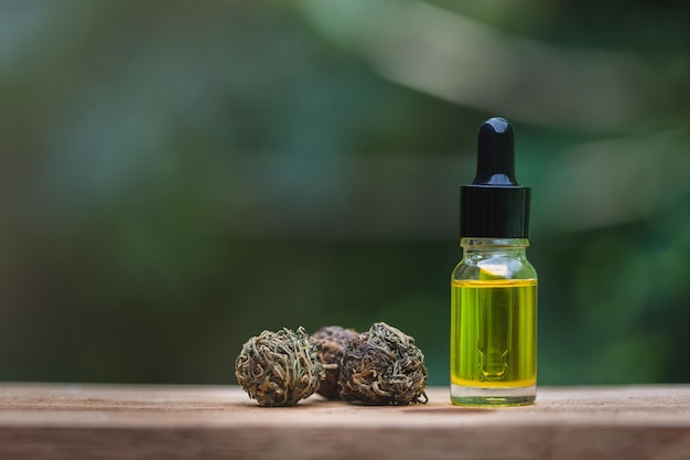 Photo close-up of glass bottle on table