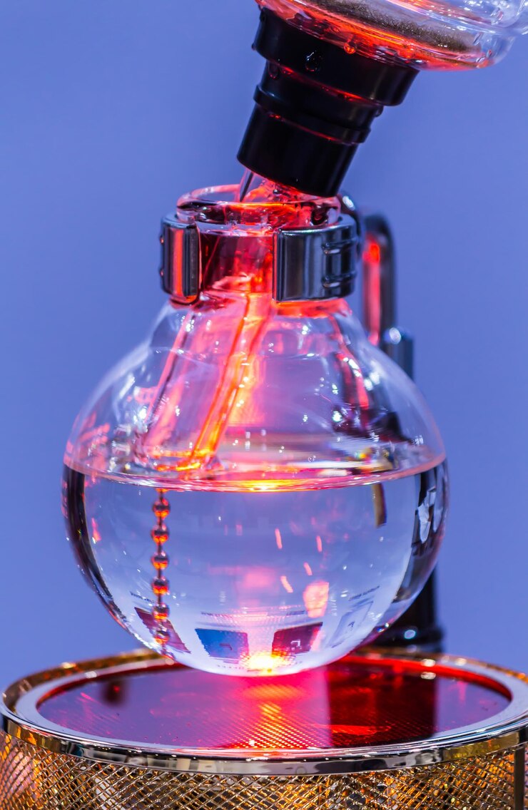 Photo close-up of glass bottle on table