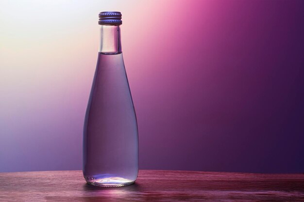 Photo close-up of glass bottle on table