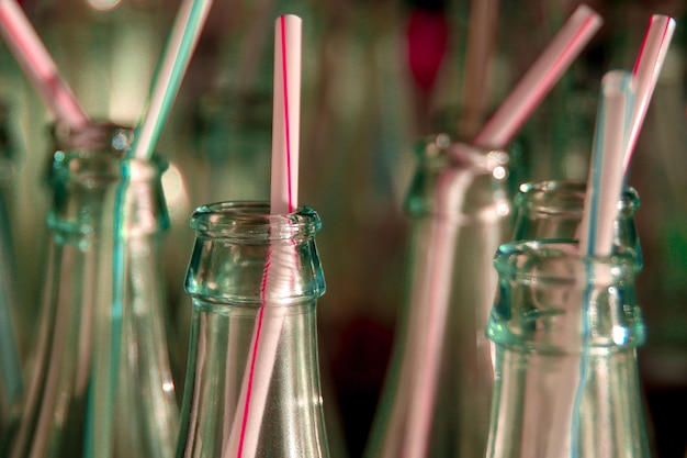 Photo close-up of glass bottle on table