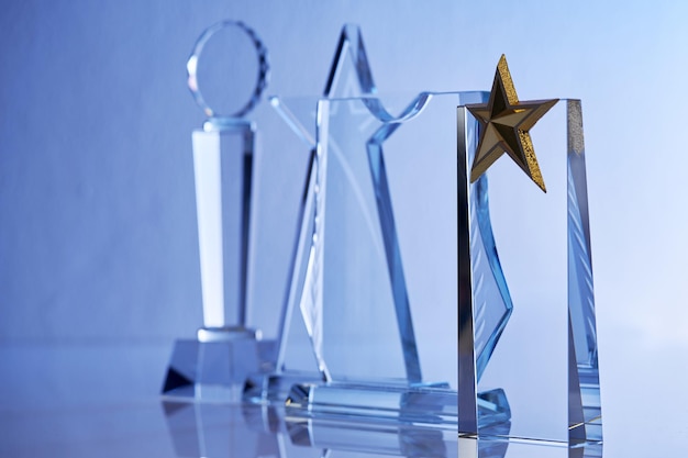 Photo close up of glass or crystal trophy