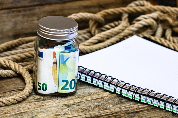 Photo close-up of glass jar on table