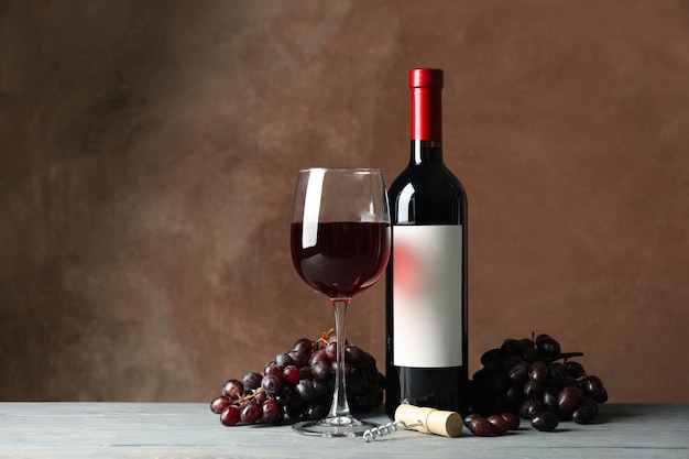 Крупный план бокала красного вина