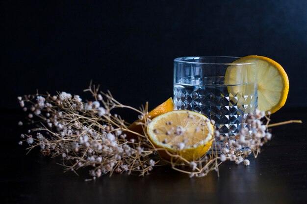 Photo close-up of glass on table against black background