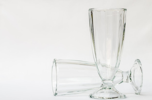 Photo close-up of glass on table against white background