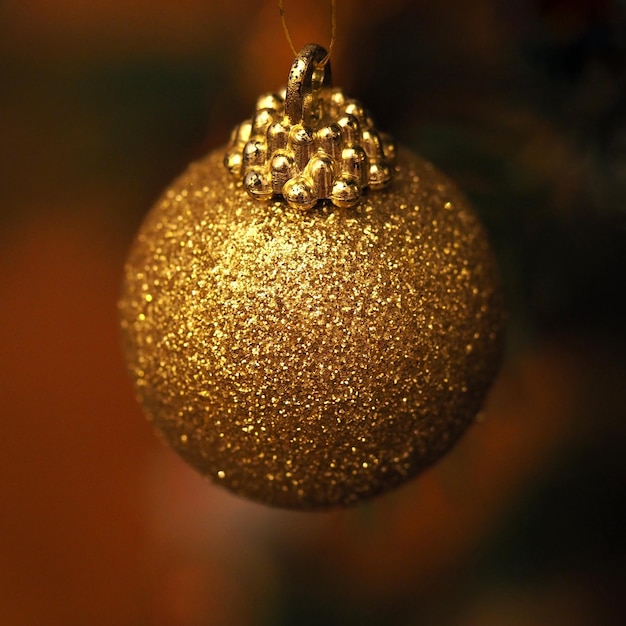 Photo close-up of golden bauble