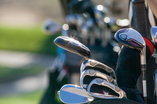 Photo close-up of golf clubs in bag