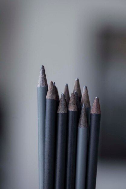 Photo close-up of gray pencils