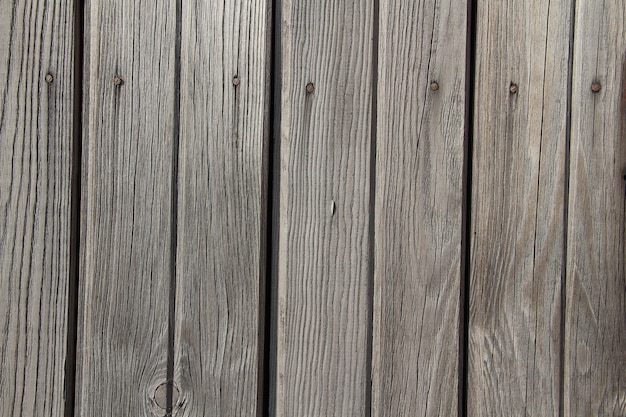 Primo piano di pannelli di recinzione in legno grigio. sfondo di vecchie tavole