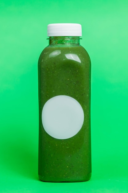 Photo close-up of green bottle