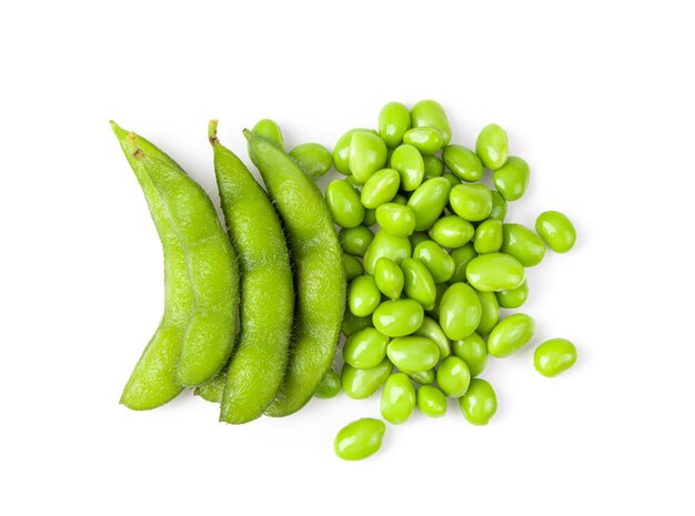 Photo close-up of green chili peppers against white background