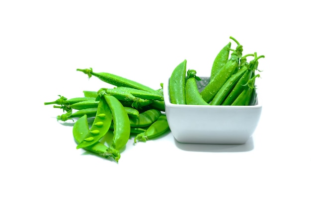 Photo close-up of green pepper against white background