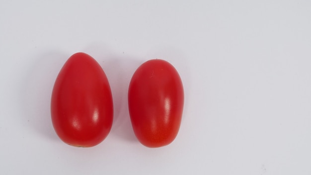 Close-up groep Cherry Tomaten op witte achtergrond.