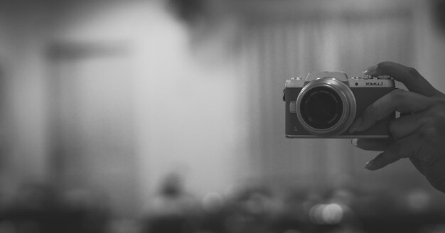 Photo close-up of hand holding camera