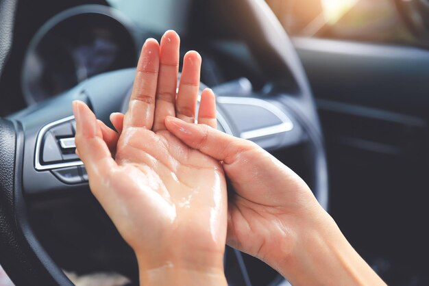 Photo close-up of hand holding car