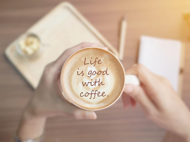 Photo close-up of hand holding coffee cup