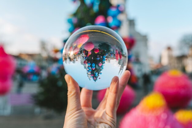 Photo close-up of hand holding crystal ball