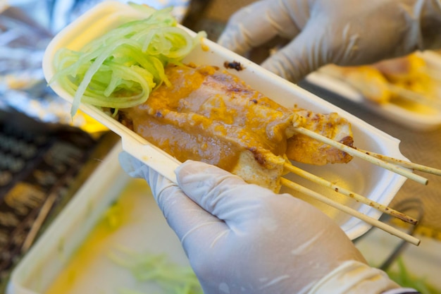 Photo close-up of hand holding food