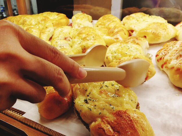 Photo close-up of hand holding food