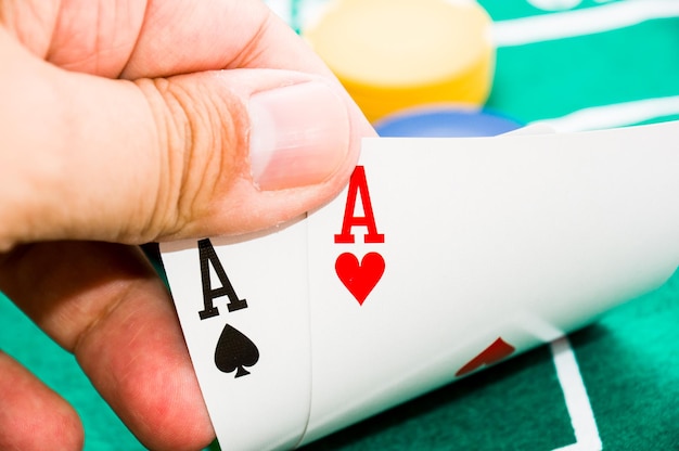 Photo close-up of hand holding playing cards