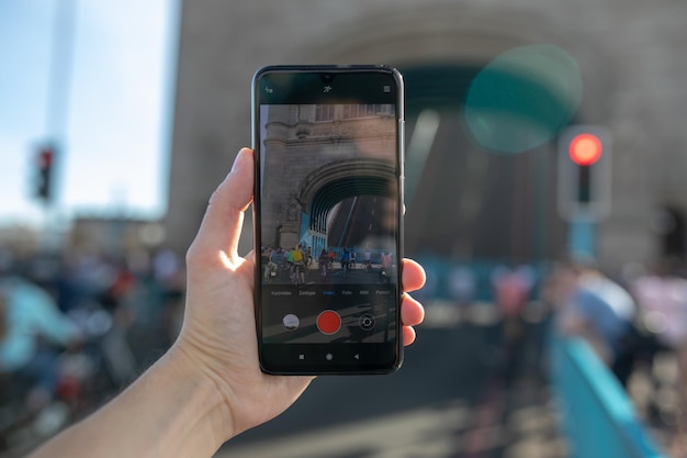 Photo close-up of hand holding smart phone