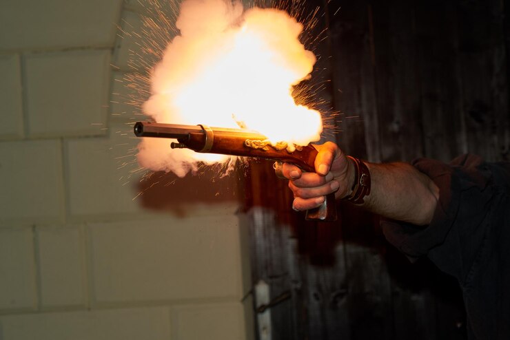 फोटो close-up of hand shooting gun