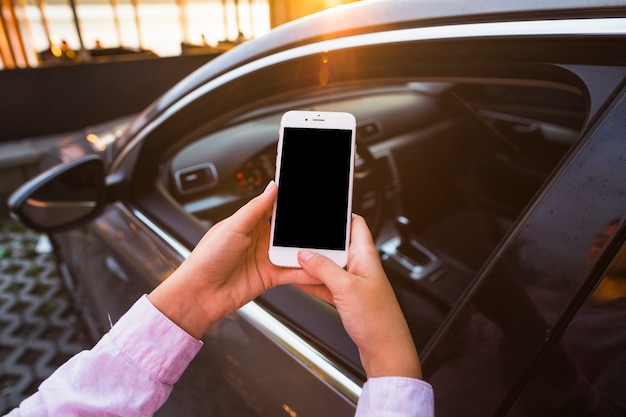 Photo close-up of hand taking picture of car