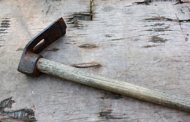 Photo close-up of hand tool on wooden table