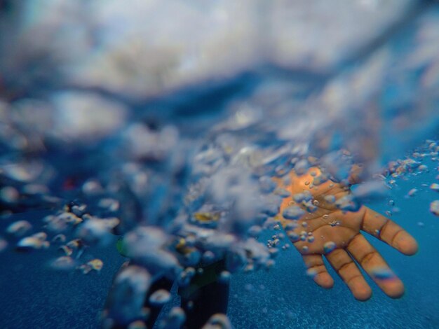 Photo close-up of hand undersea