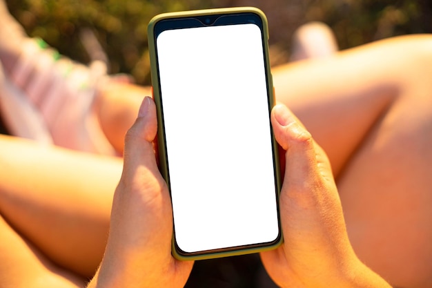 휴대전화를 이용한 손의 클로즈업