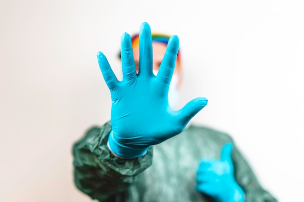 Photo close-up of hand over white background