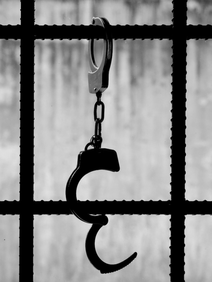 Photo close-up of handcuffs on security bars