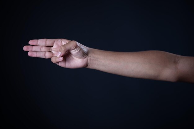 Photo close-up of hands over black background