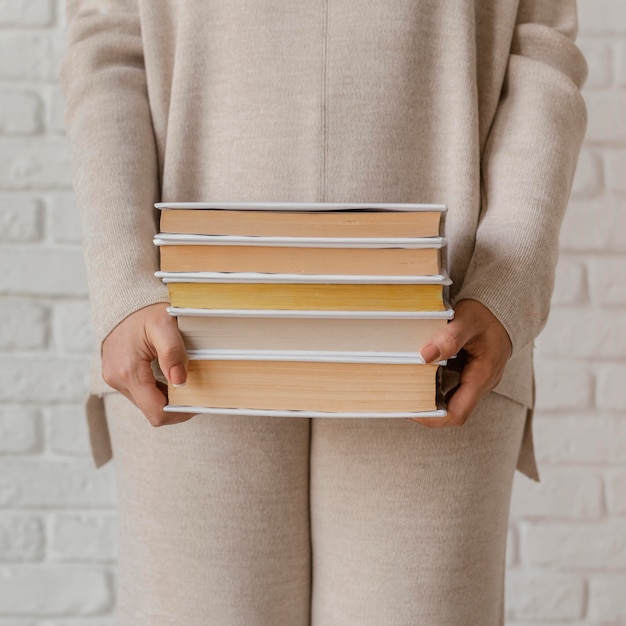 Photo close up hands holding books stack