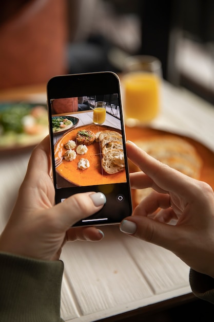 Photo close up hands holding smartphone