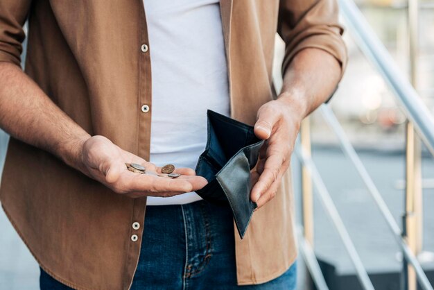 Photo close up hands holding wallet coins