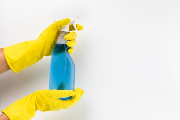 Photo close-up hands with gloves and spray bottle