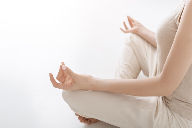 Photo close up hands. woman do yoga indoor. woman exercising vital and meditation for fitness lifestyle