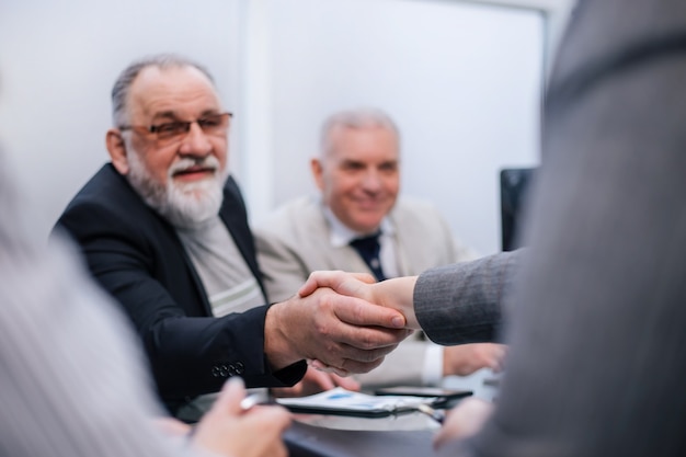 Close up. handshake of business people during a working meeting. the concept of cooperation