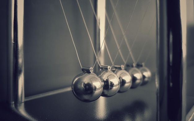 Photo close-up of hanging from metal