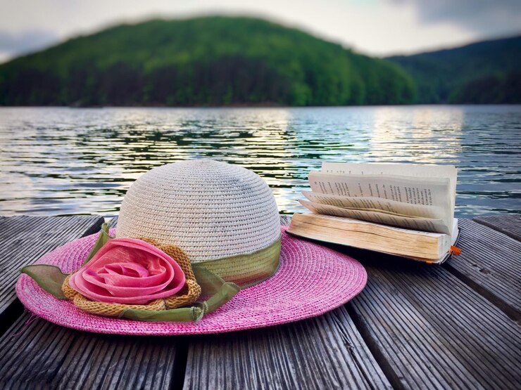 Photo close-up of hat on beach against lake