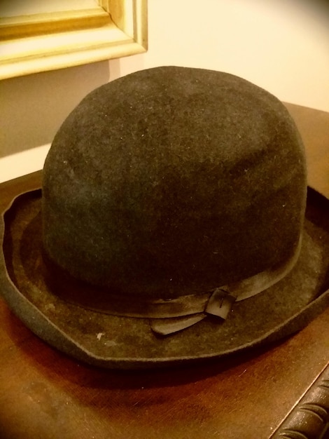 Photo close-up of hat on table