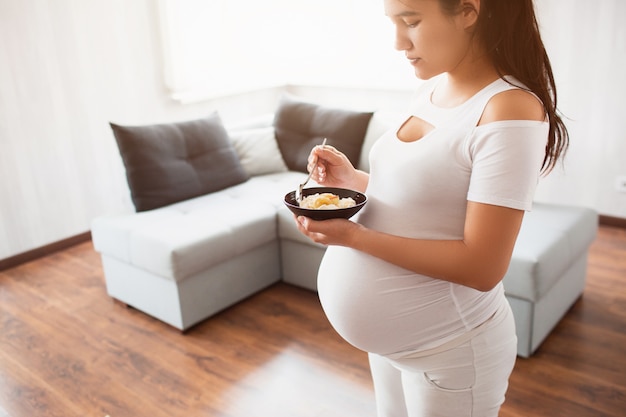 妊娠中の女性のための健康食品の拡大図。妊娠中の食事