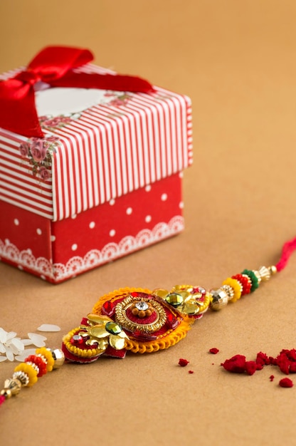 Photo close-up of heart shape decoration on table