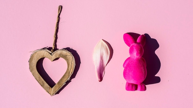 Photo close-up of heart shape on pink rose against gray background