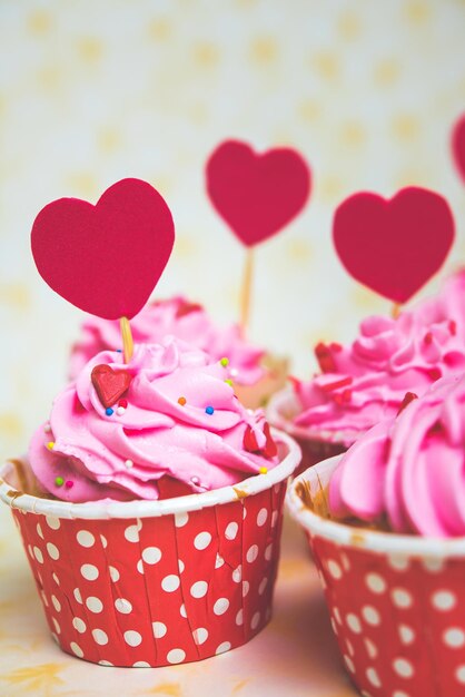 Photo close-up of heart shape on pink rose