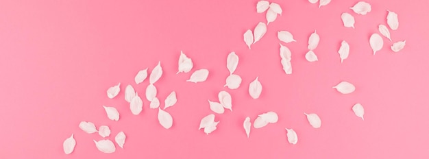 Photo close-up of heart shape on pink wall