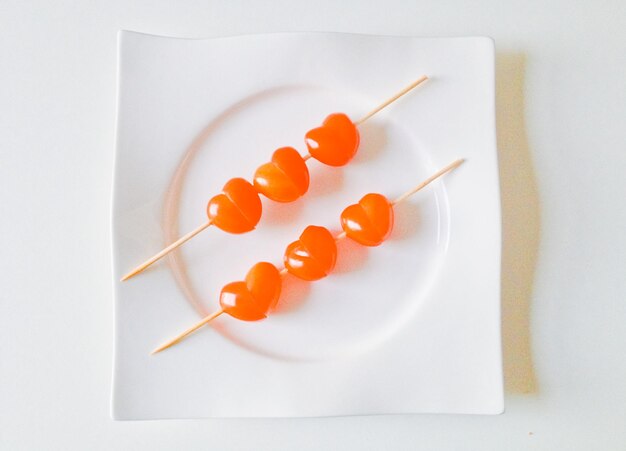 Photo close-up of heart shape on plate