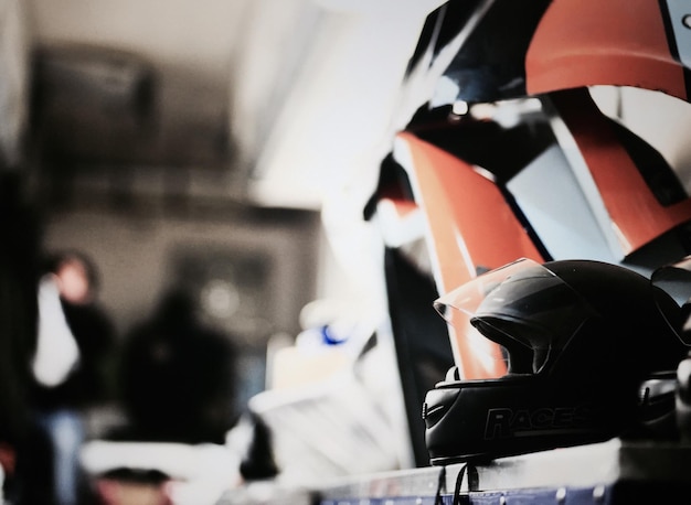 Photo close-up of helmet on table